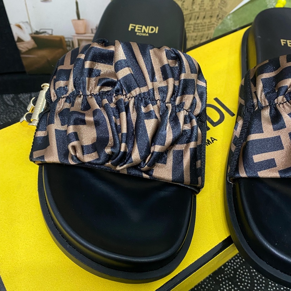 Fendi Women's Brown Sandals - Picture 4 of 5
